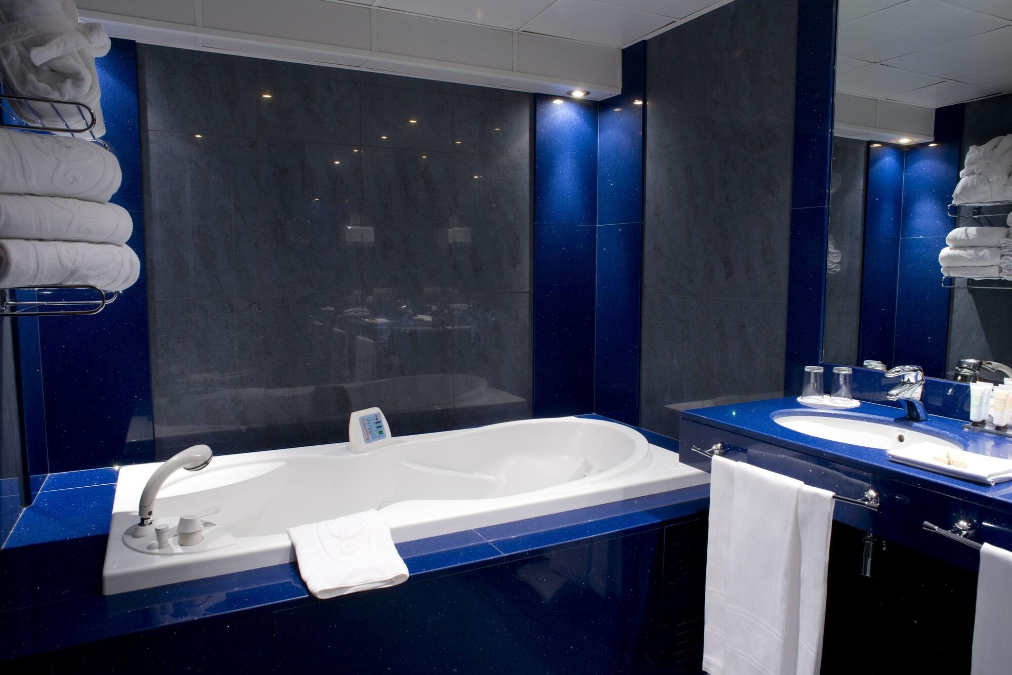 A Casa Canut Hotel Gastronomic Les Escaldes Exterior foto Bathroom