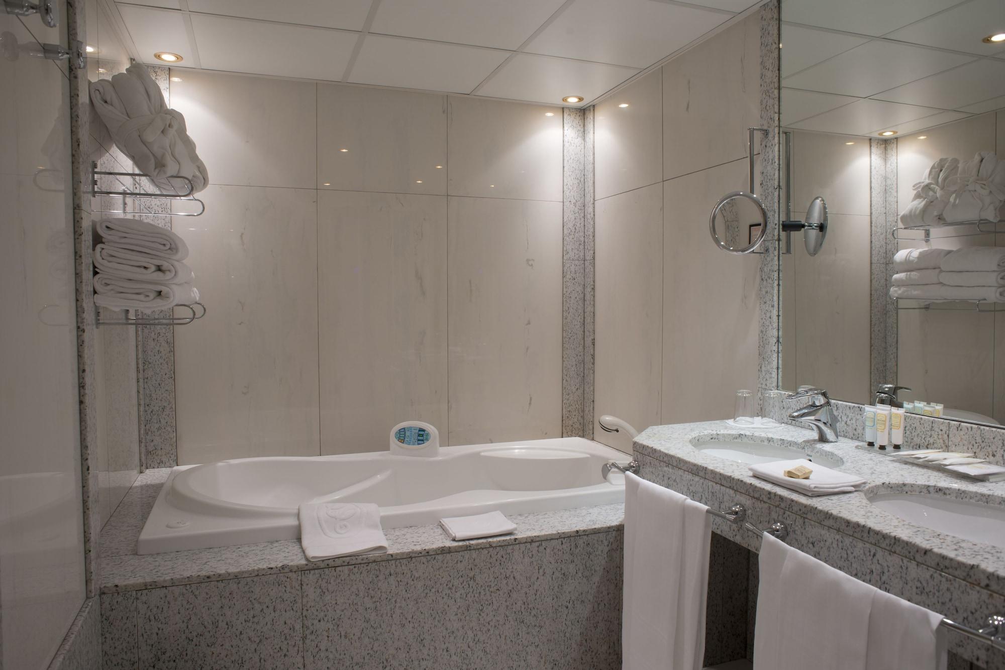 A Casa Canut Hotel Gastronomic Les Escaldes Exterior foto Bathroom