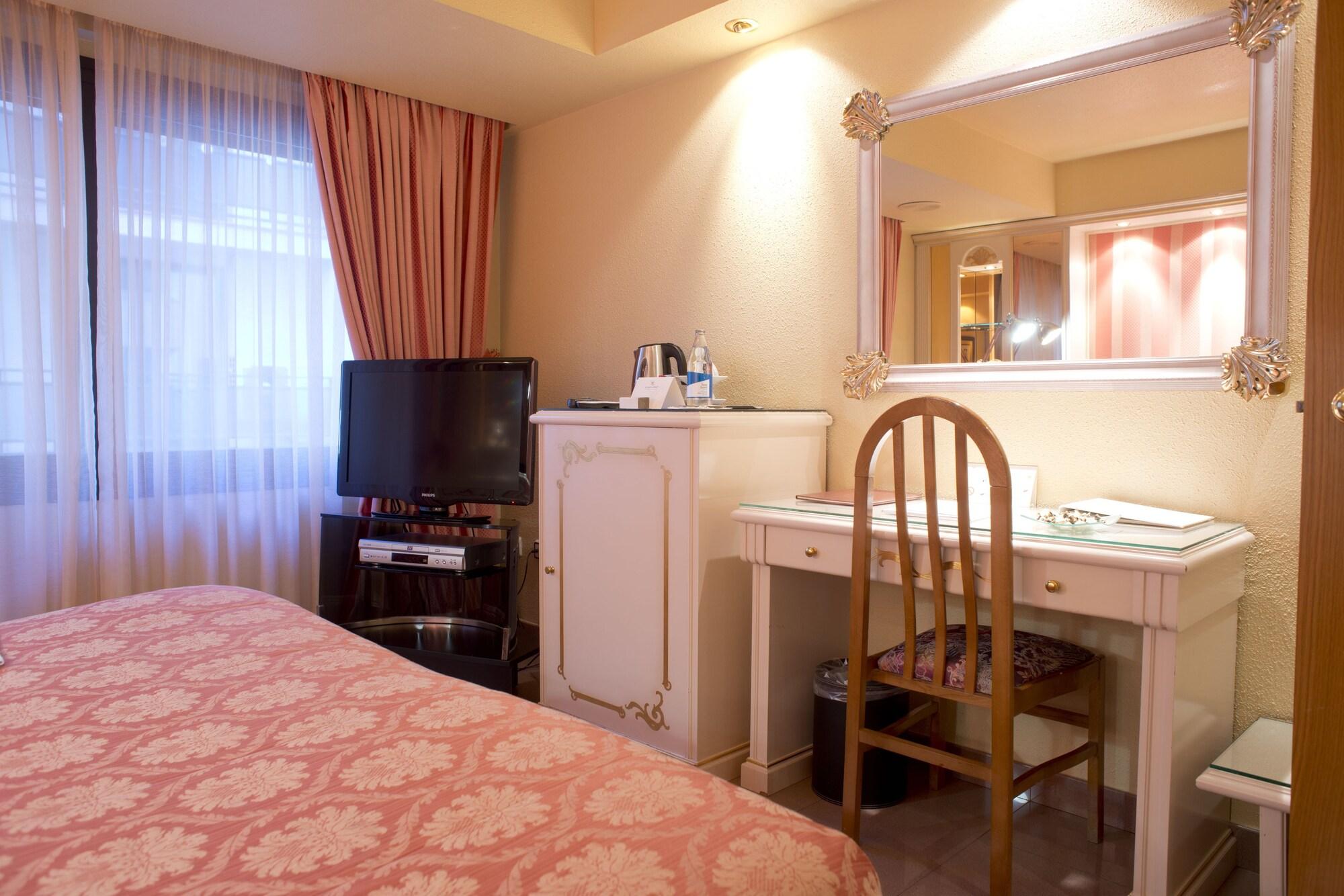 A Casa Canut Hotel Gastronomic Les Escaldes Exterior foto A room at the hotel