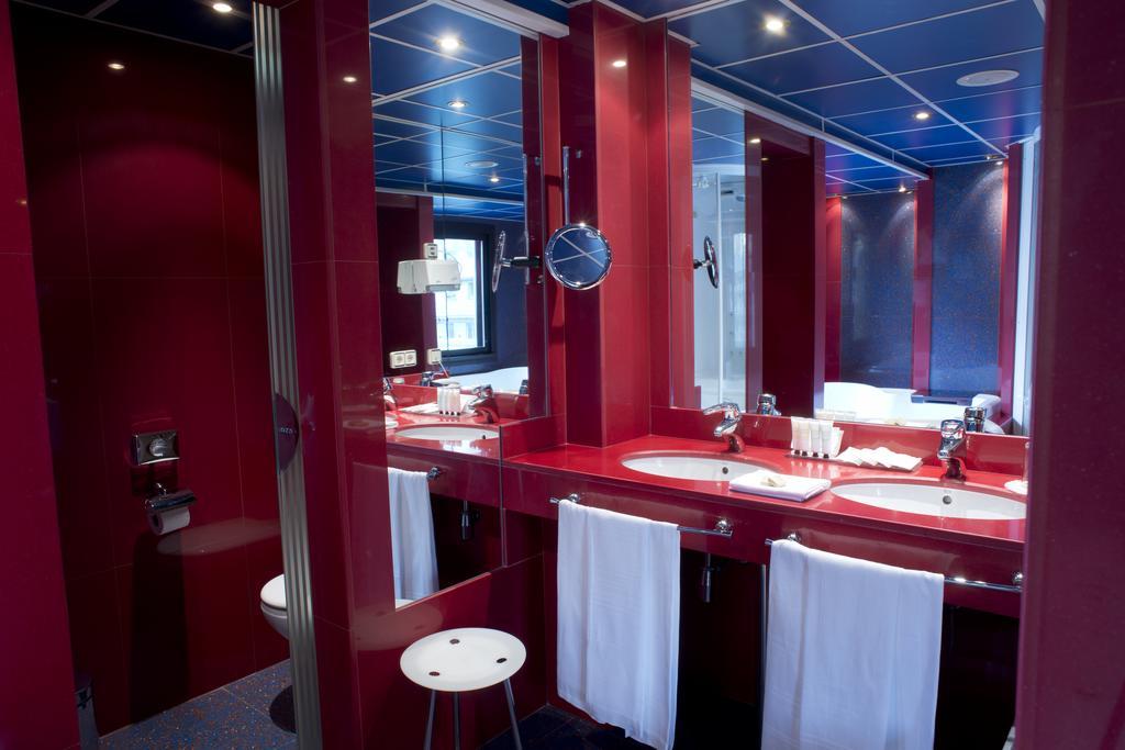 A Casa Canut Hotel Gastronomic Les Escaldes Exterior foto Bathroom