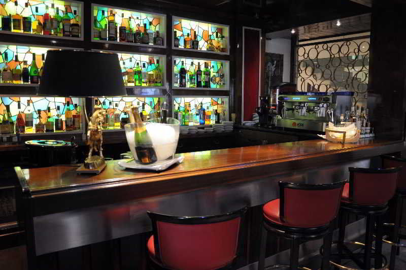 A Casa Canut Hotel Gastronomic Les Escaldes Exterior foto The bar at the Mandarin Oriental, New York