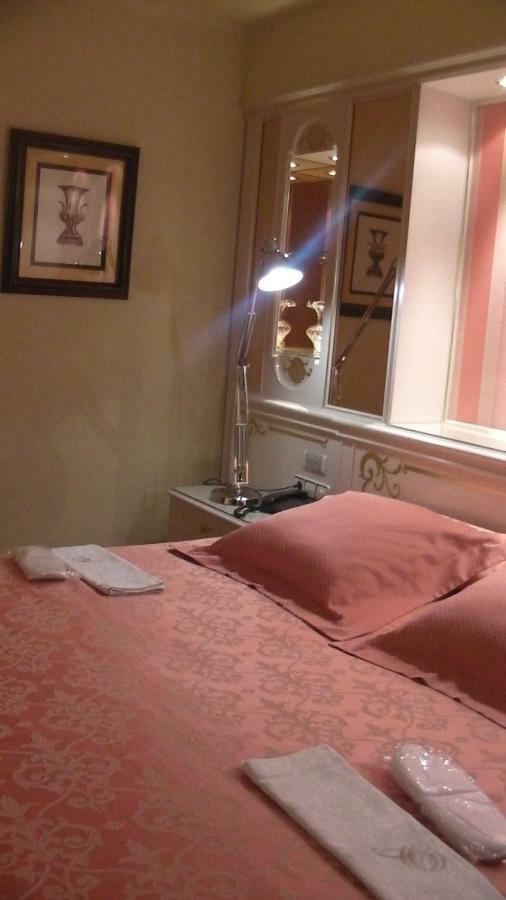 A Casa Canut Hotel Gastronomic Les Escaldes Exterior foto A room at the hotel